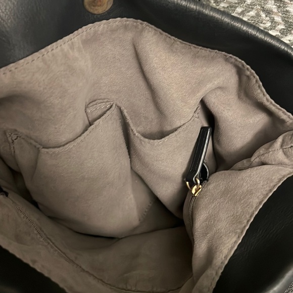 Vince Camuto soft supple leather shoulder bag - Picture 4 of 4